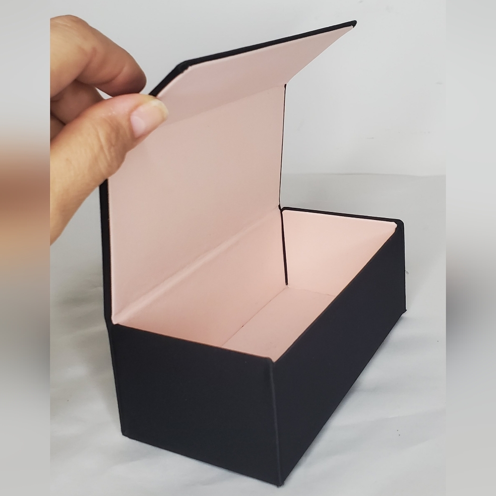 DIOR - Chic And Luxury Black Sunglasses Case With Magnetic Closure. - Picture 6 of 10